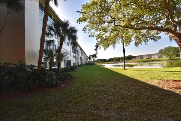 $2,000 | 4301 Martinique Circle, Unit K1, Coconut Creek, FL 33066