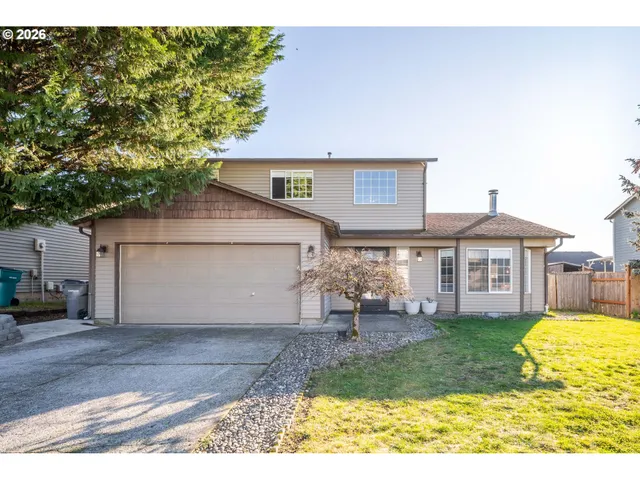 a view of a house with a yard