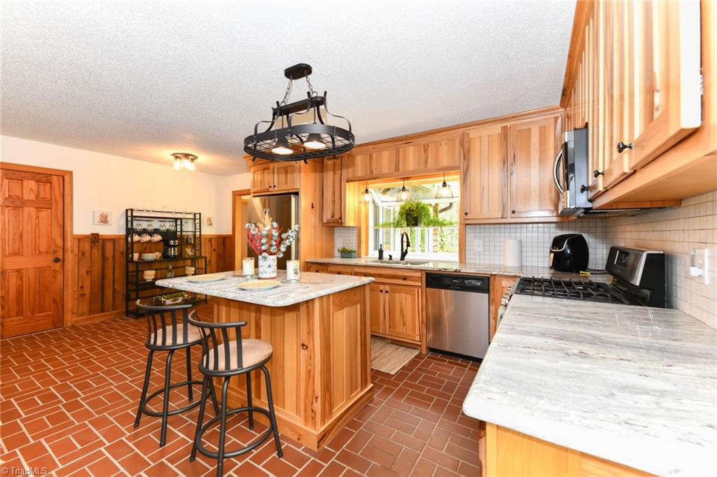 8202 Dennis Road Walnut Cove, NC 27052 - Photo 12 of 35 Kitchen