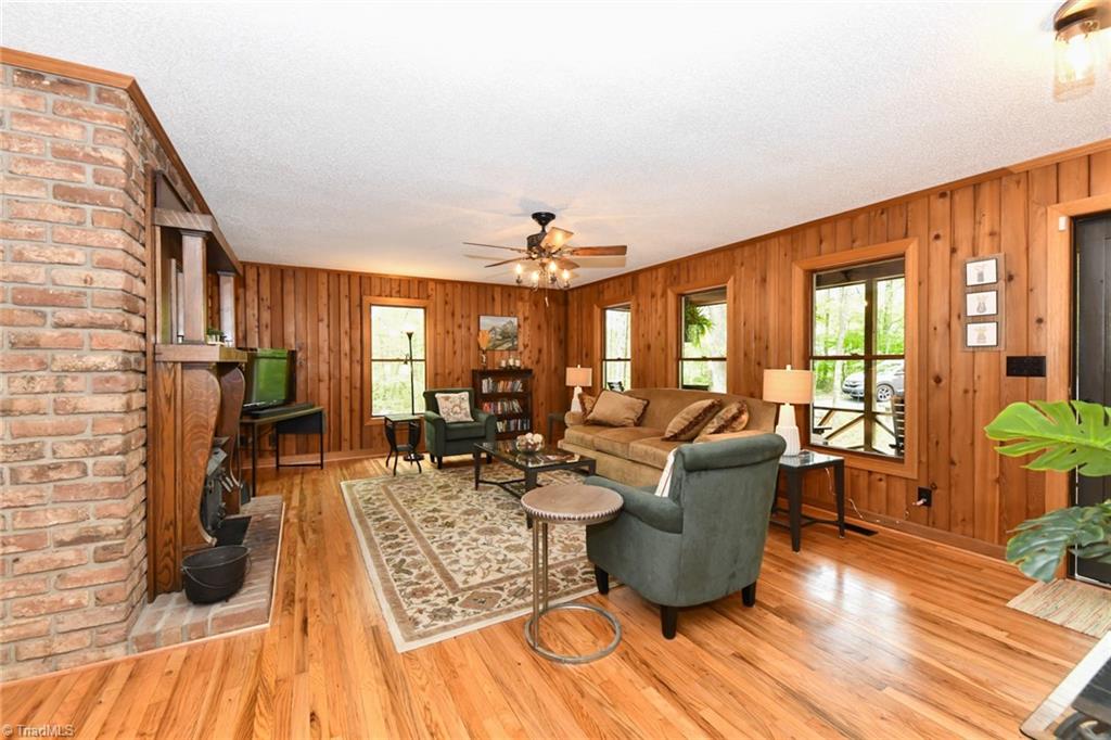 8202 Dennis Road Walnut Cove, NC 27052 - Photo 8 of 35 Living Room