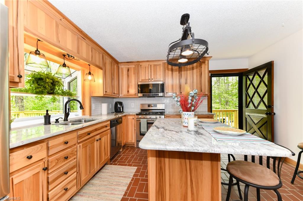 8202 Dennis Road Walnut Cove, NC 27052 - Photo 10 of 35 Kitchen