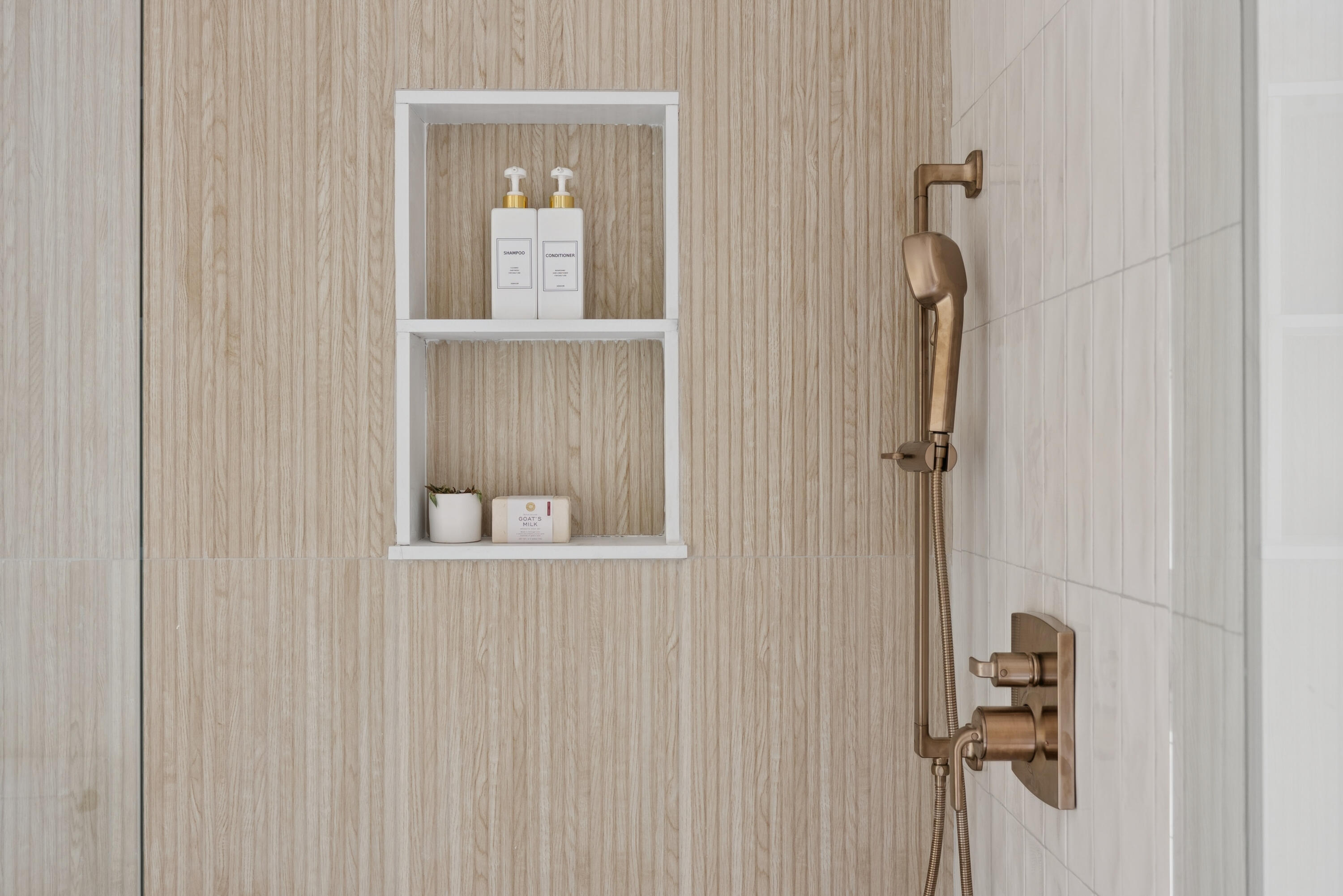 15 Isle Avenue, Unit 102 Saco, ME 04072 - Photo 34 of 68 Primary Shower Niche's