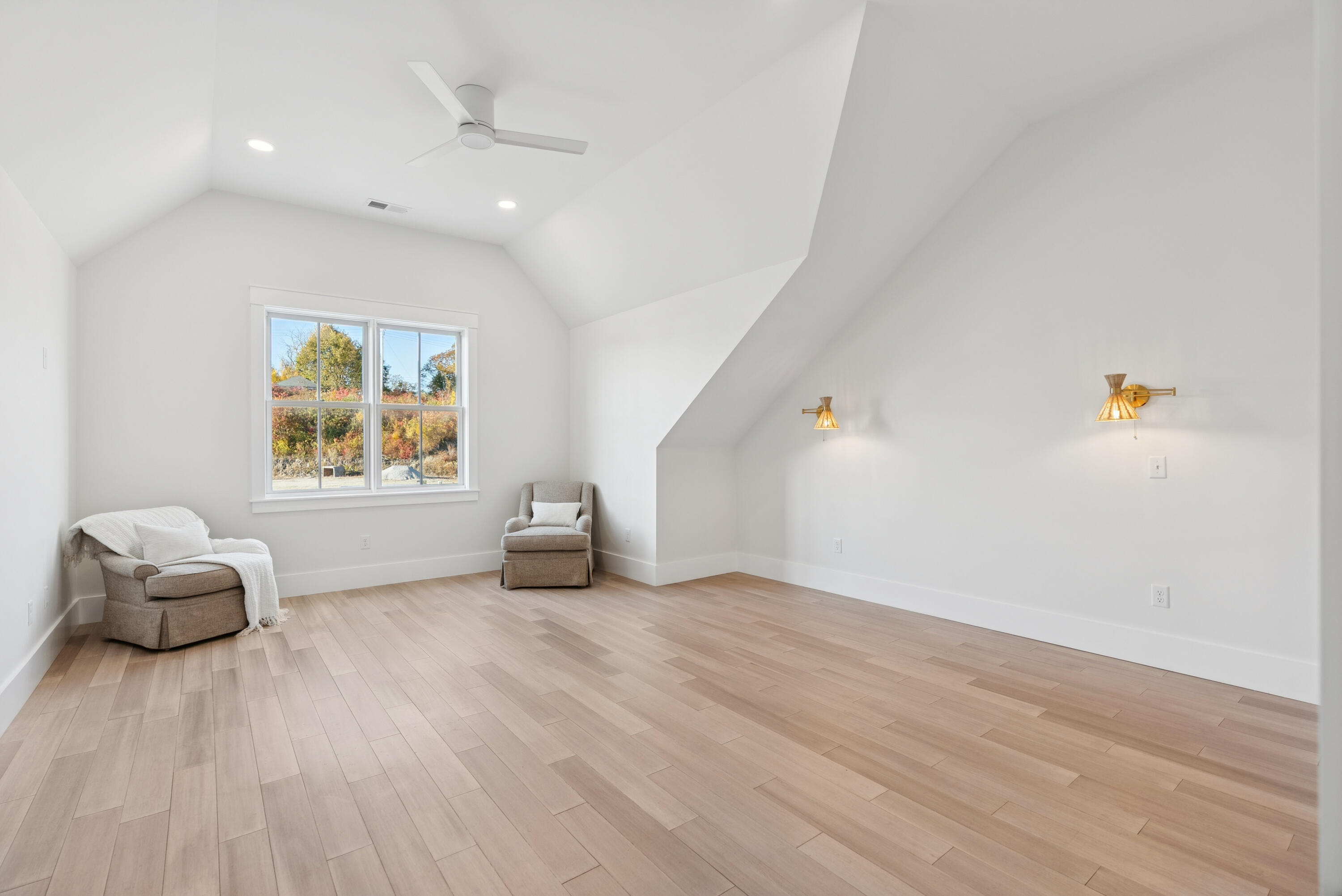 15 Isle Avenue, Unit 102 Saco, ME 04072 - Photo 38 of 68 Upstairs Suite