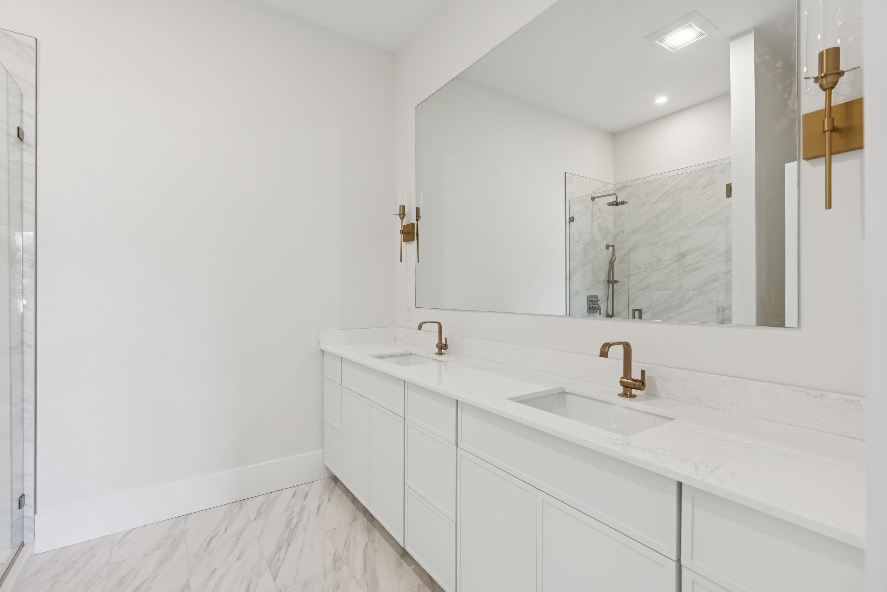 15 Isle Avenue, Unit 102 Saco, ME 04072 - Photo 40 of 68 Upstairs en suite