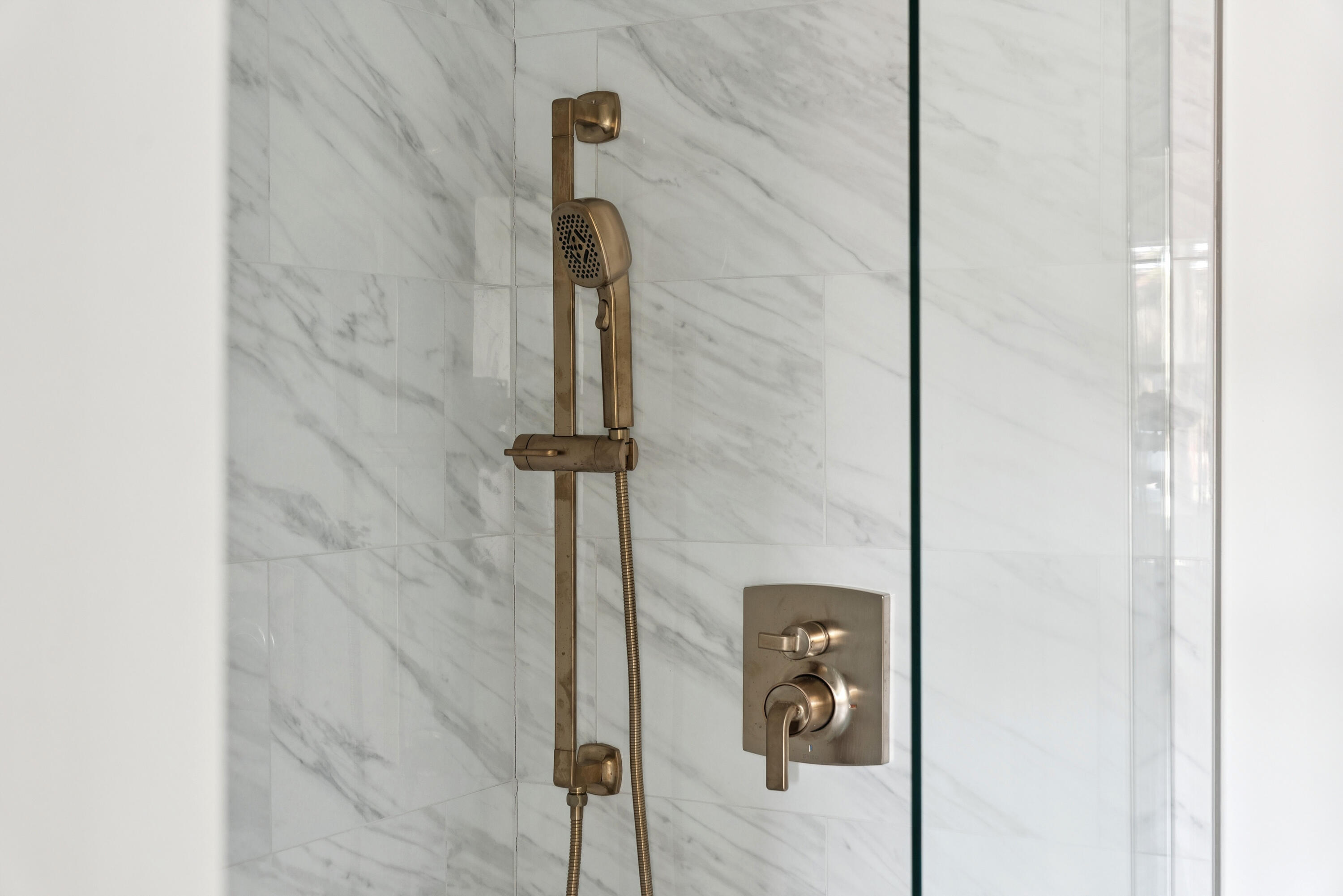 15 Isle Avenue, Unit 102 Saco, ME 04072 - Photo 43 of 68 En suite fixtures