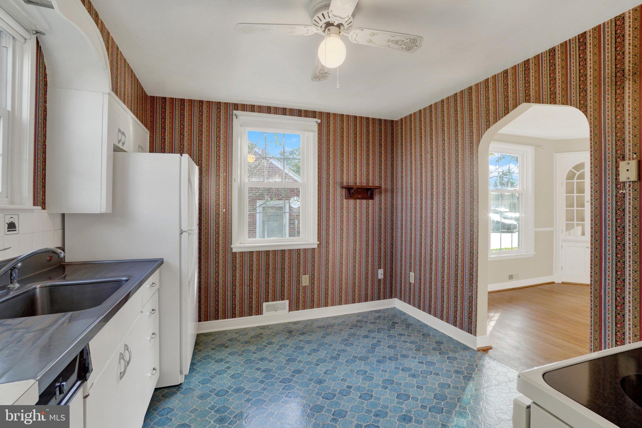303 Edgehill Road York, PA 17403 - Photo 13 of 28 Gallery Image 13