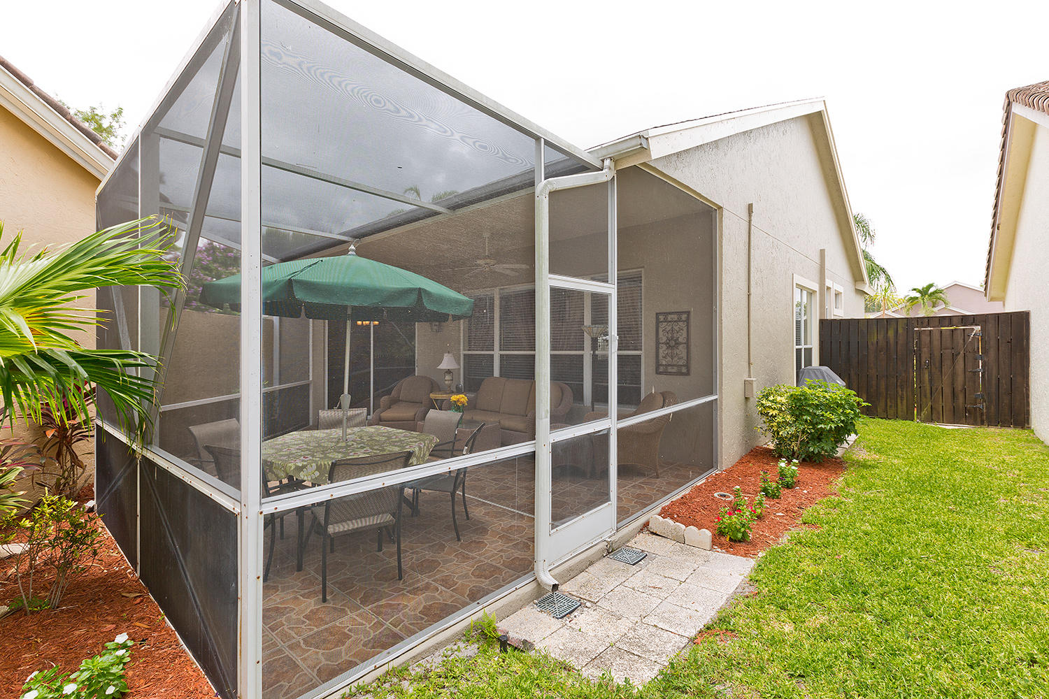 1146 Aviary Road Wellington, FL 33414 - Photo 22 of 24 22_ScreenedPatio2