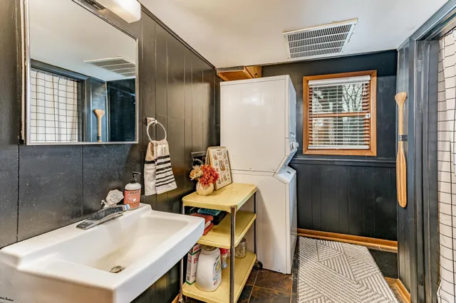 $210,000 | 413 North Madison Avenue, Sedgwick, KS 67135