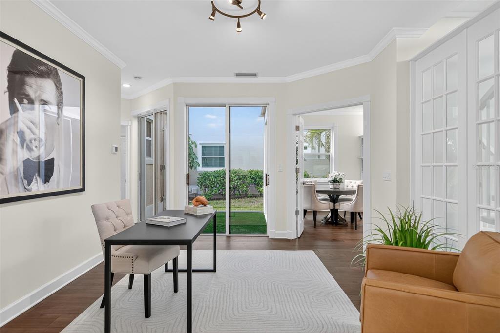 3488 Mistletoe Lane Longboat Key, FL 34228 - Photo 25 of 82 a living room with furniture and a potted plant