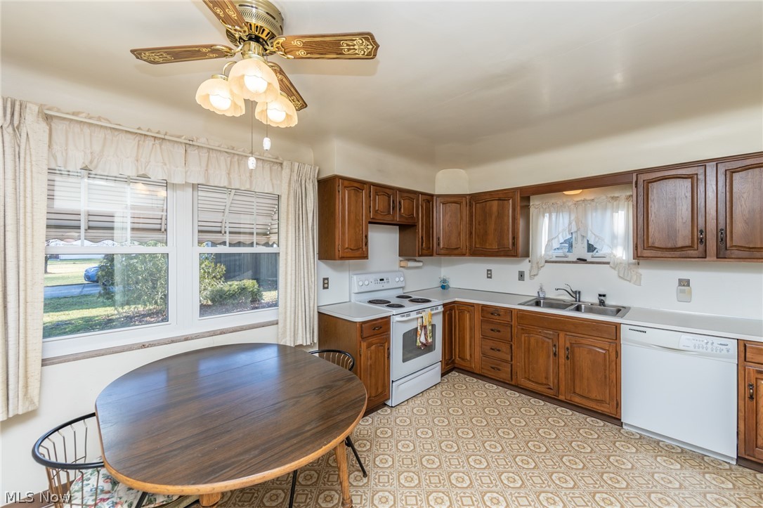 15019 Drake Road Strongsville, OH 44136 - Photo 7 of 35