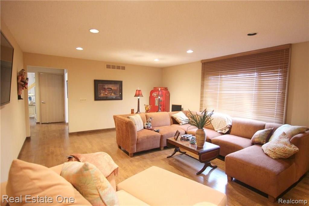 30215 High Valley Road Farmington Hills, MI 48331 - Photo 18 of 30