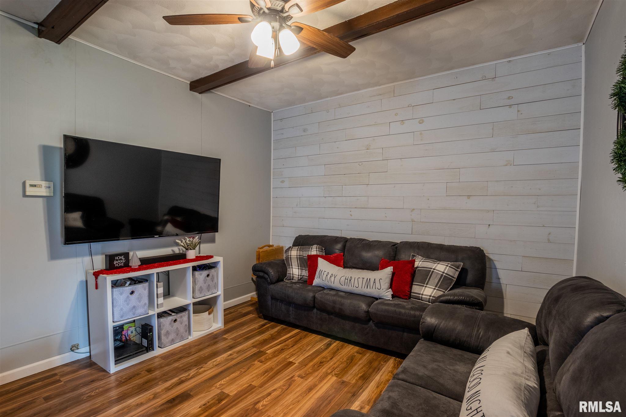 607 East High Street Manito, IL 61546 - Photo 11 of 34