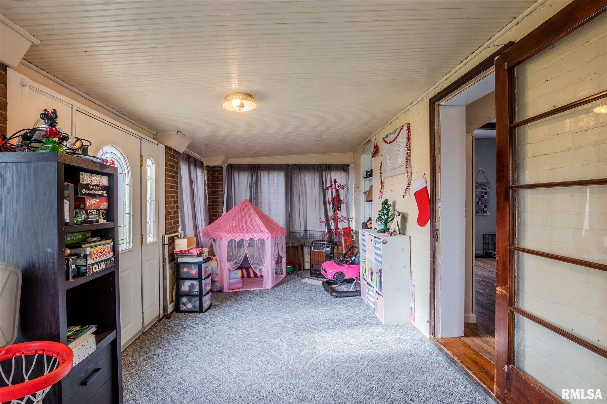 607 East High Street Manito, IL 61546 - Photo 13 of 34