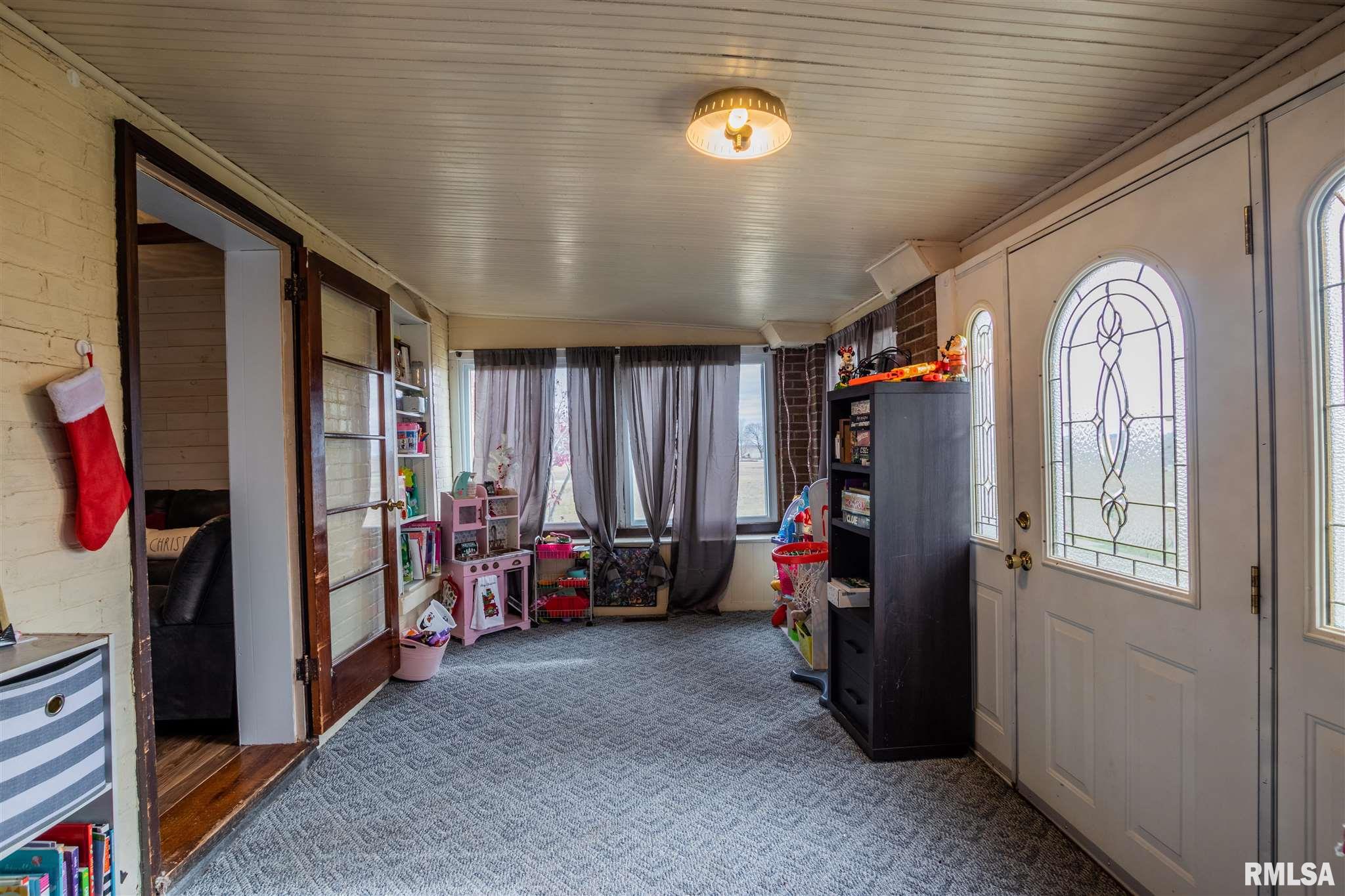 607 East High Street Manito, IL 61546 - Photo 14 of 34