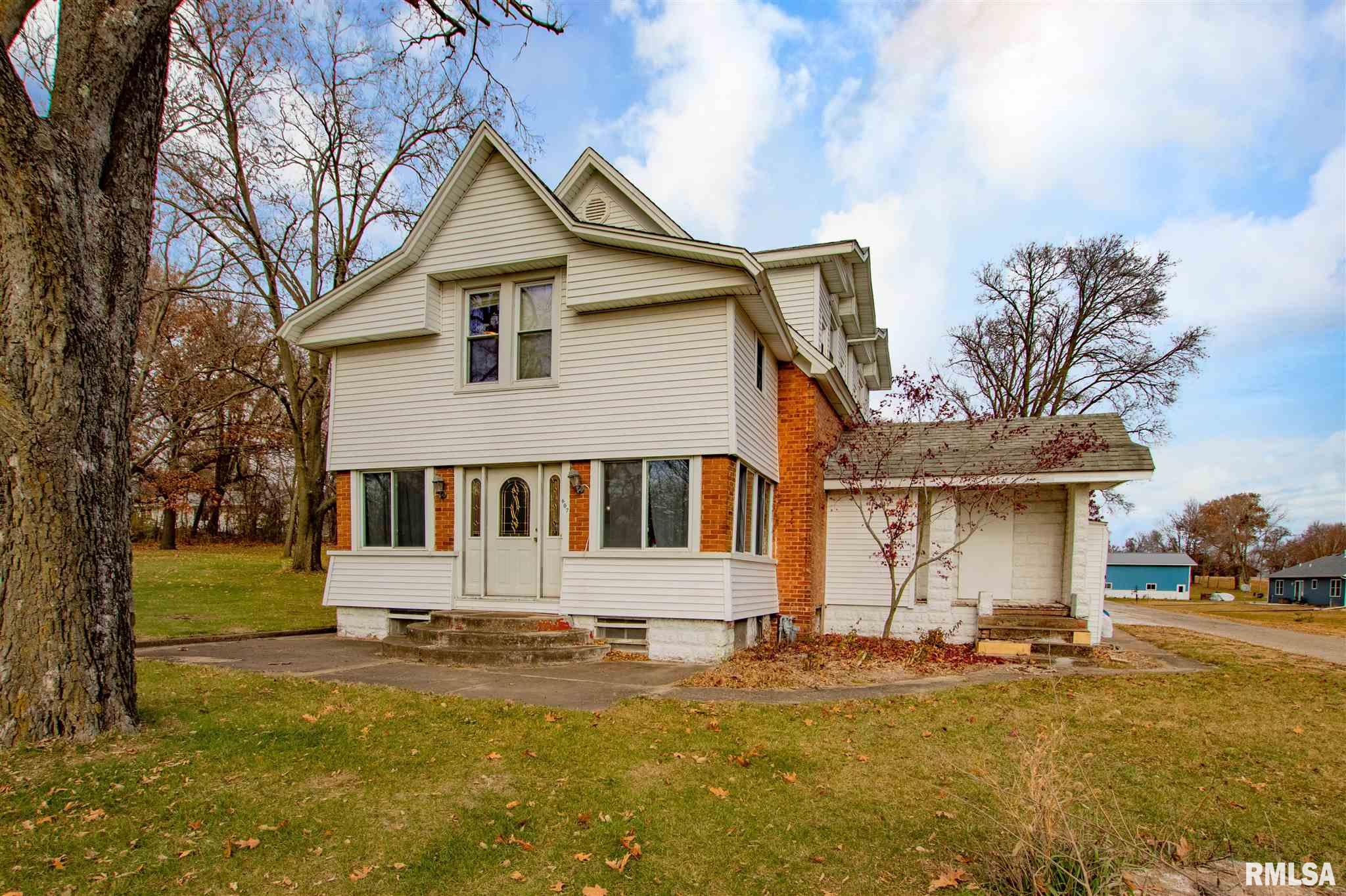 607 East High Street Manito, IL 61546 - Photo 2 of 34