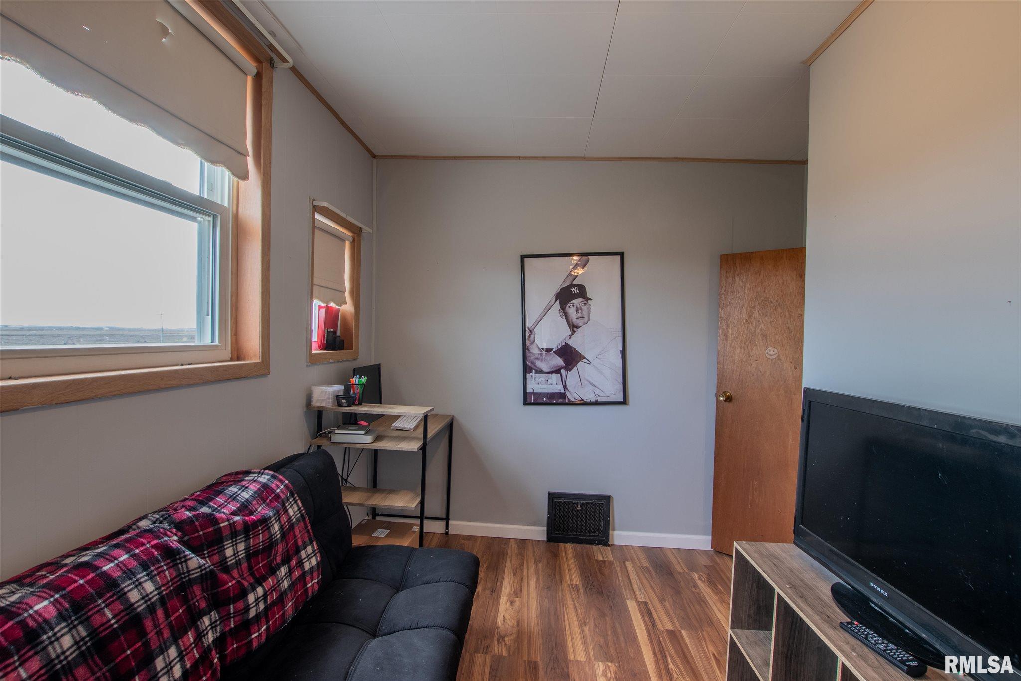 607 East High Street Manito, IL 61546 - Photo 21 of 34