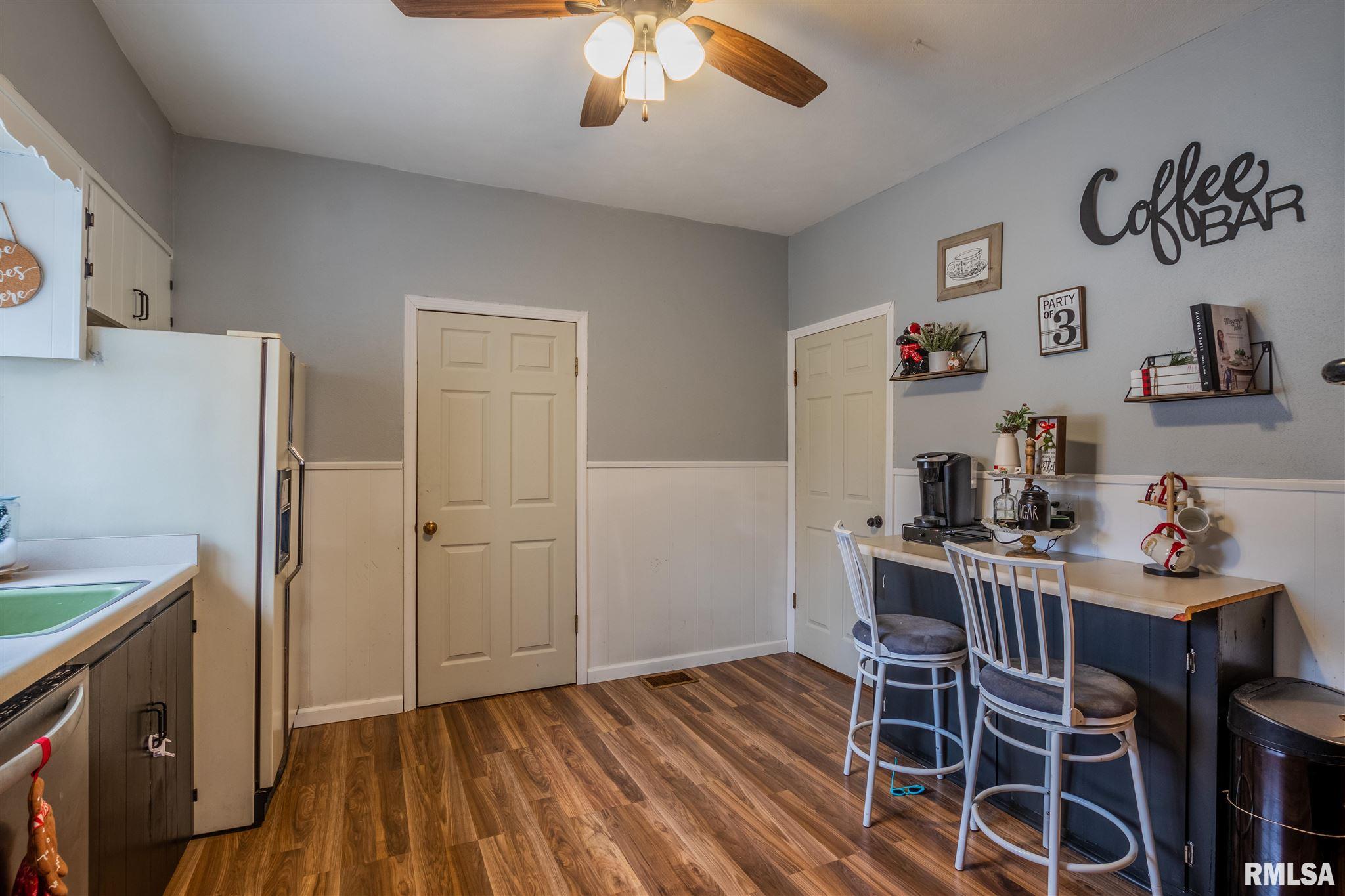 607 East High Street Manito, IL 61546 - Photo 7 of 34