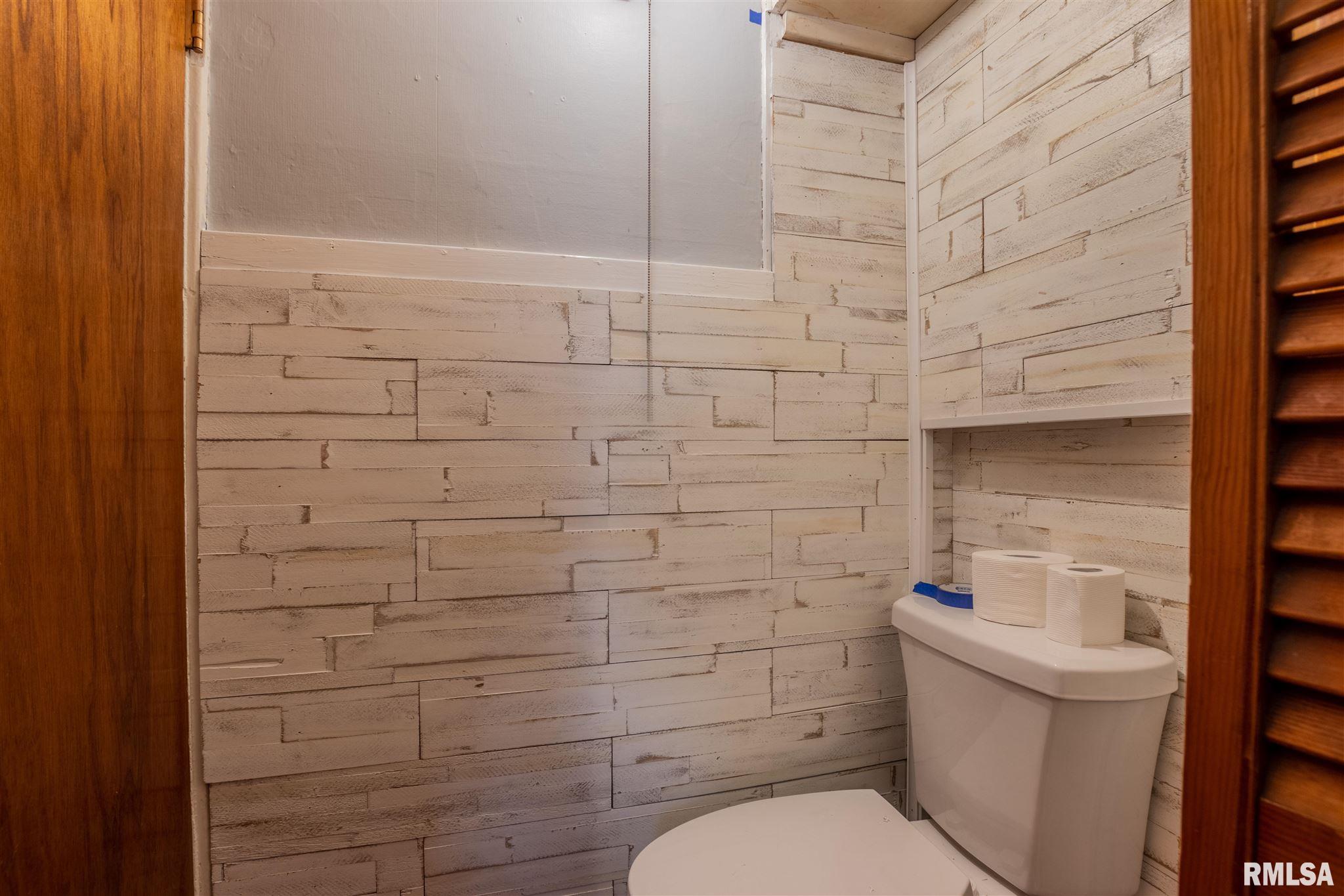 607 East High Street Manito, IL 61546 - Photo 8 of 34