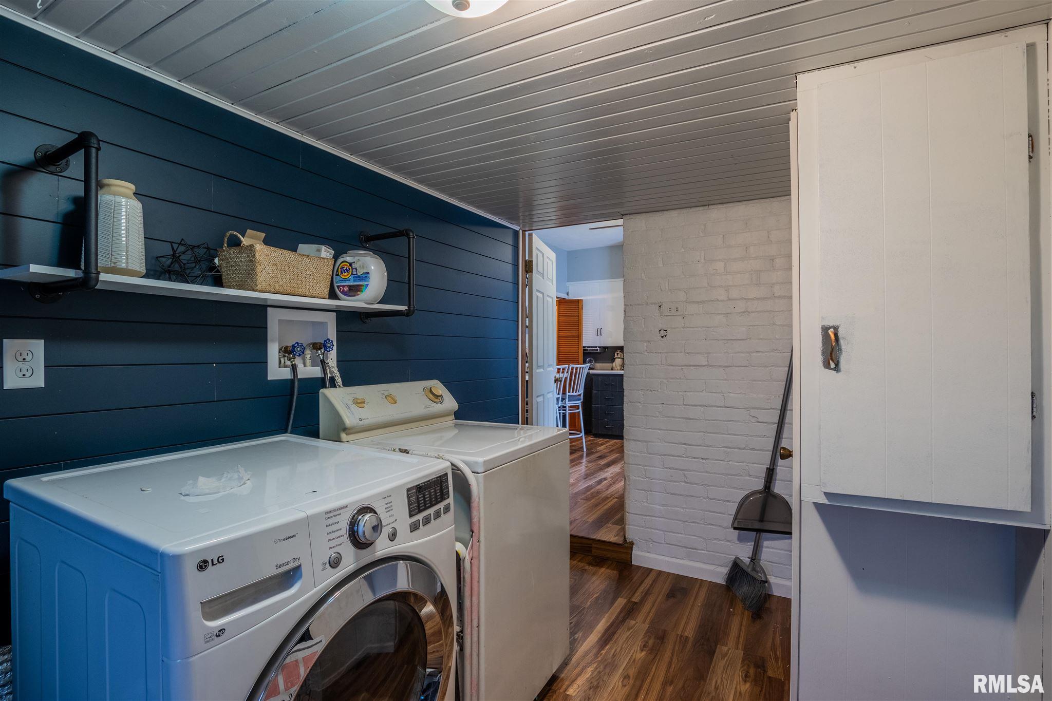 607 East High Street Manito, IL 61546 - Photo 9 of 34