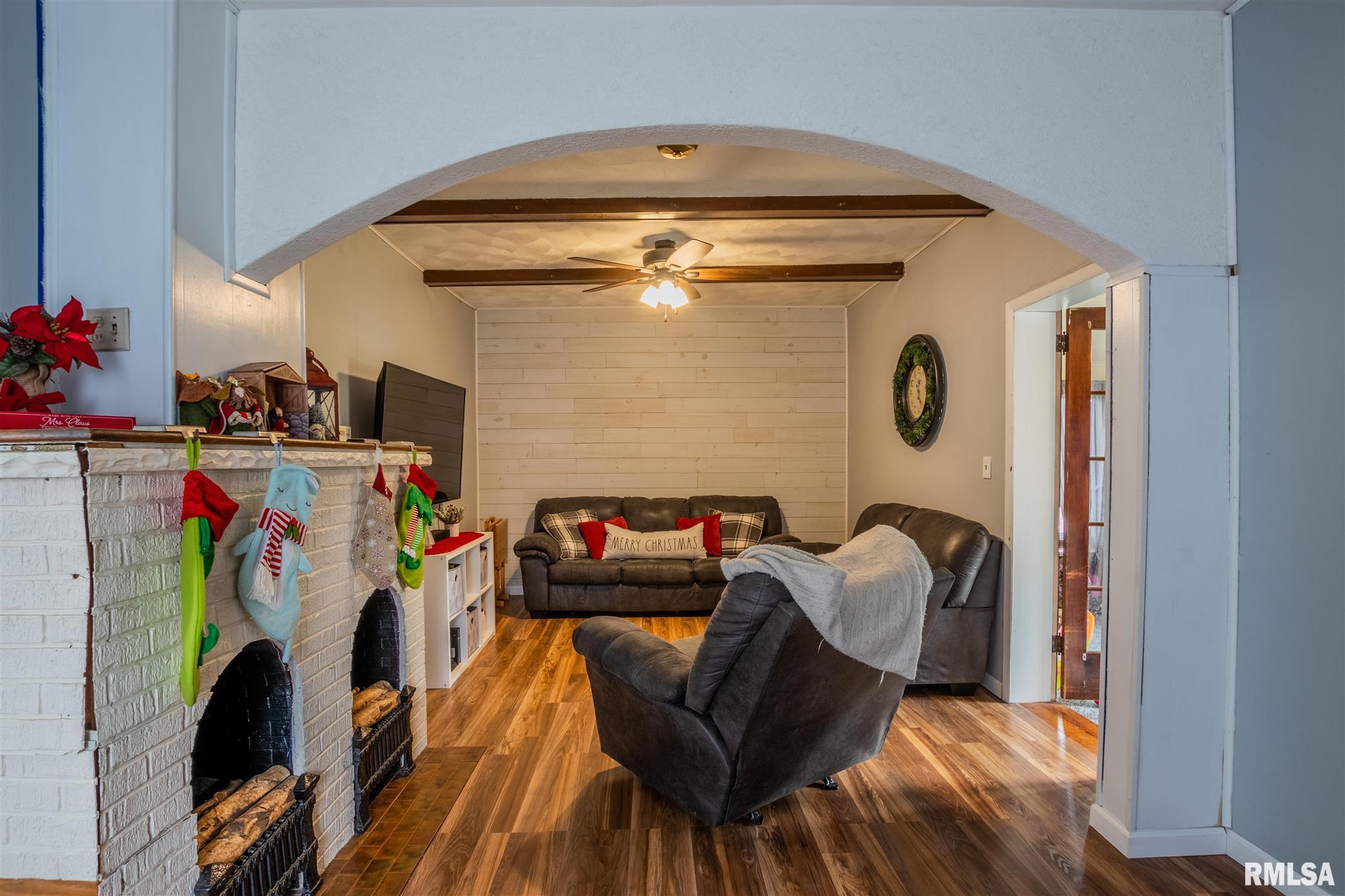 607 East High Street Manito, IL 61546 - Photo 10 of 34