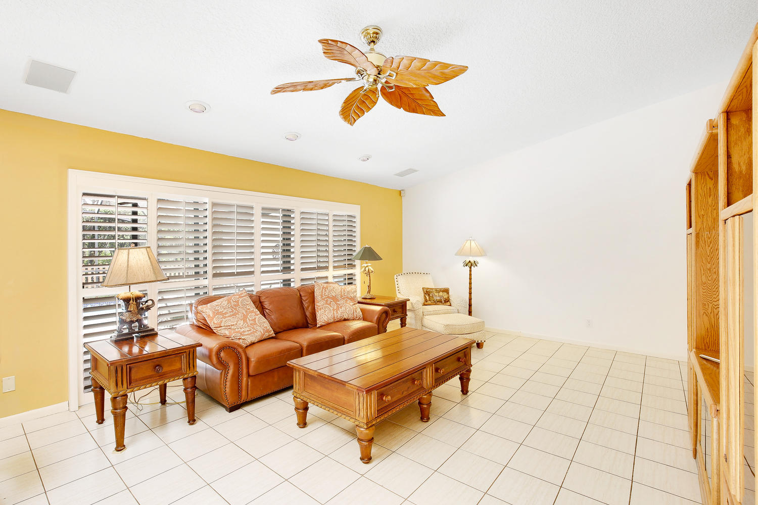 2412 Northwest 35th Street Boca Raton, FL 33431 - Photo 9 of 34 Family Room - Vaulted Ceiling