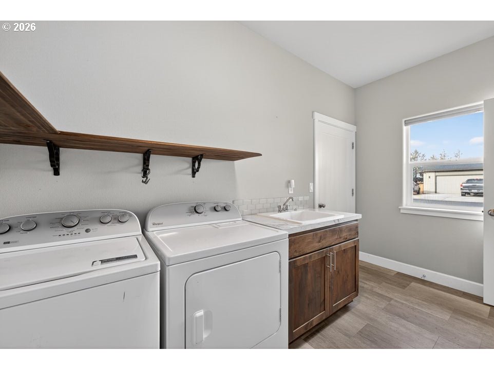 559 Northwest Rimrock Drive Redmond, OR 97756 - Photo 17 of 41 Gallery Image 17