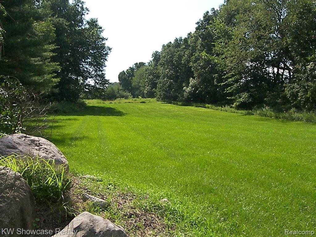 833 North Hughes Road Howell, MI 48843 - Photo 59 of 61 100_3725.jpg