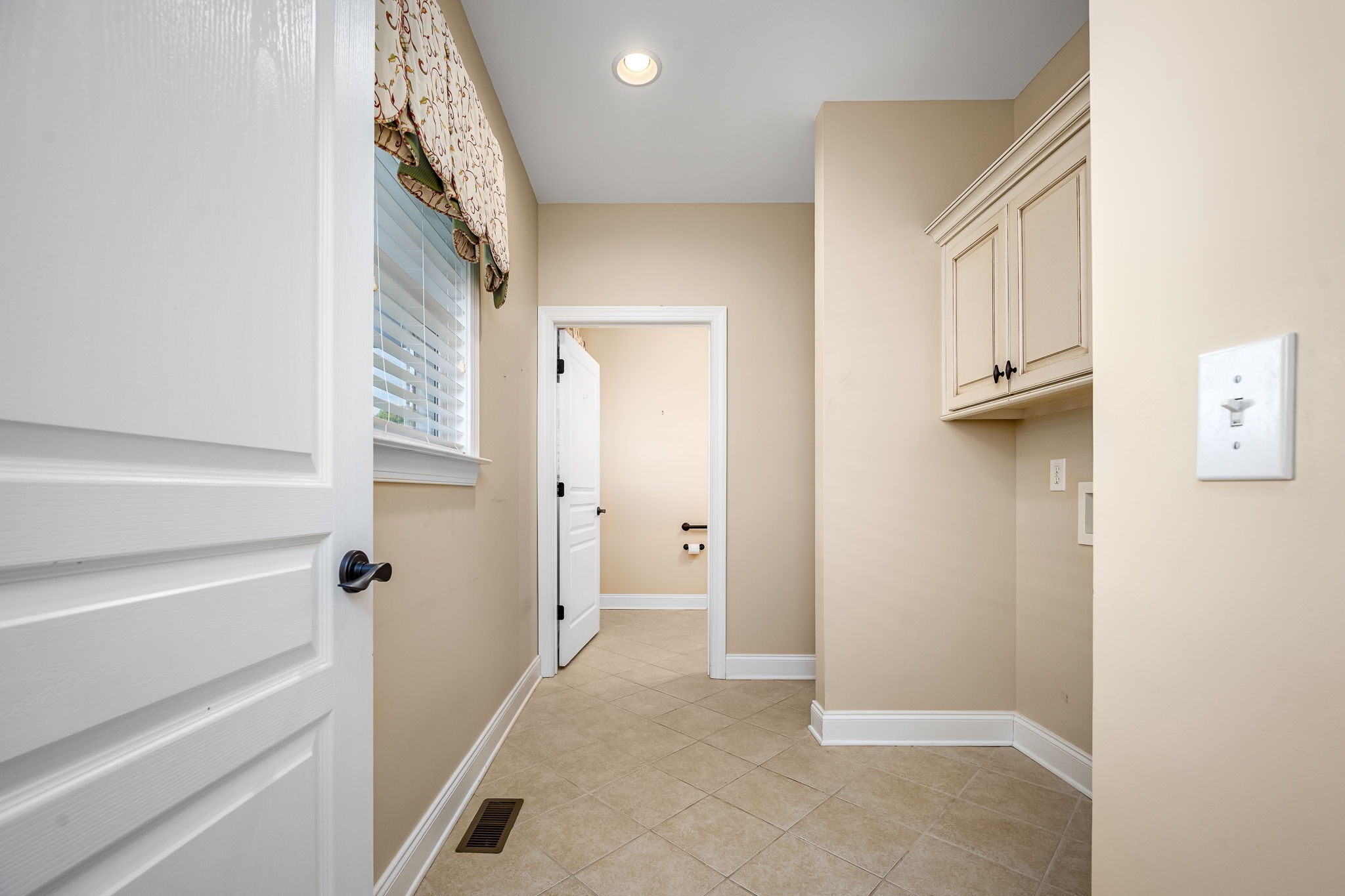 2101 Stratford Road Murfreesboro, TN 37129 - Photo 25 of 54 a view of a hallway with entryway