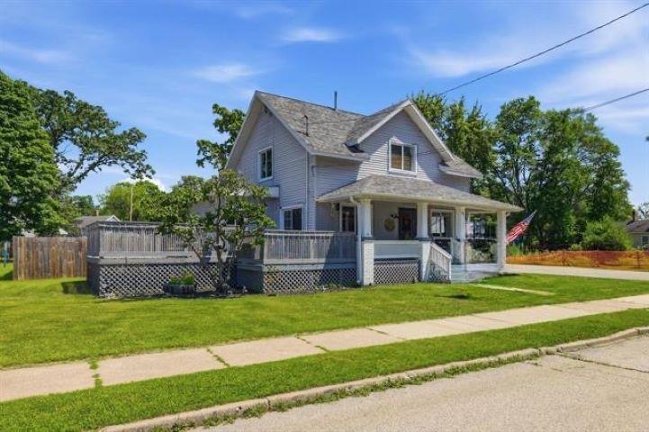 427 5th Street Waupaca, WI 54981 - Photo 3 of 45