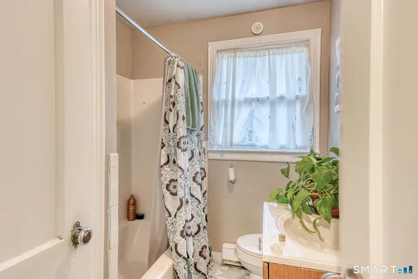 $365,000 | 40 Cottage Grove Circle, Bloomfield, CT 06002