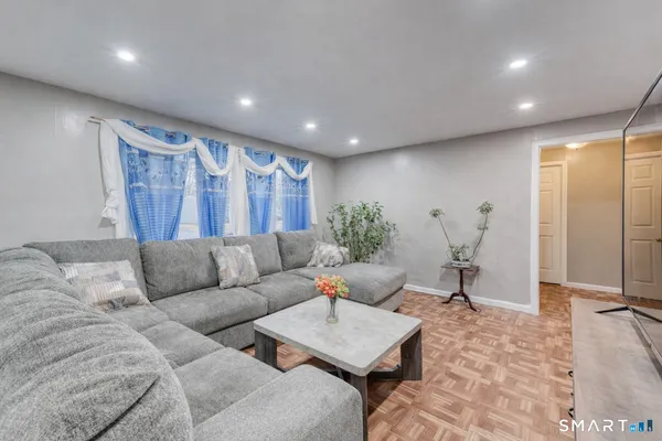 $365,000 | 40 Cottage Grove Circle, Bloomfield, CT 06002