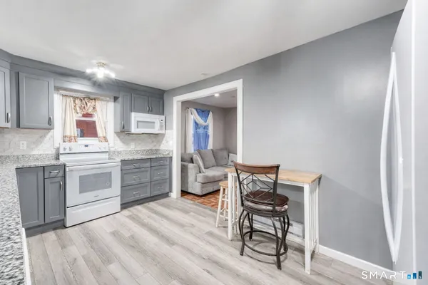 $365,000 | 40 Cottage Grove Circle, Bloomfield, CT 06002