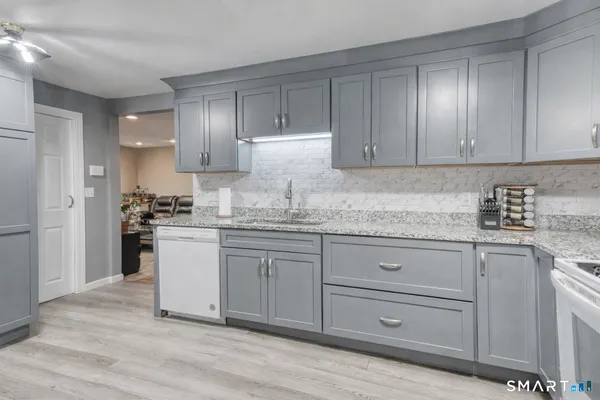 $365,000 | 40 Cottage Grove Circle, Bloomfield, CT 06002