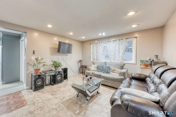 $365,000 | 40 Cottage Grove Circle, Bloomfield, CT 06002