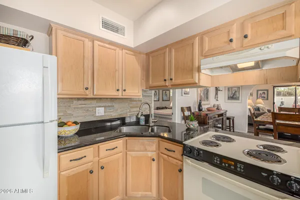 $319,900 | 1441 East Maryland Avenue, Unit 10, Phoenix, AZ 85014
