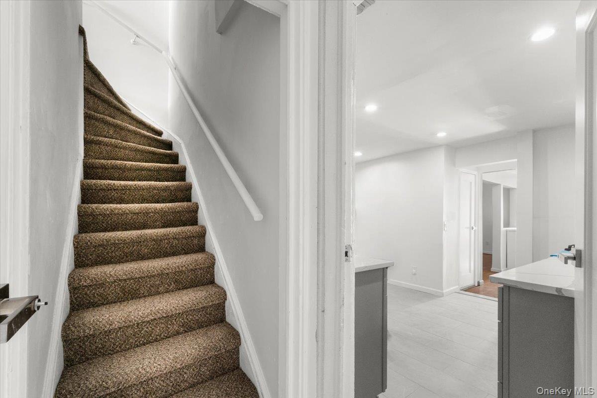 19 Gilchrest Road Great Neck, NY 11021 - Photo 11 of 31 Gallery Image 11