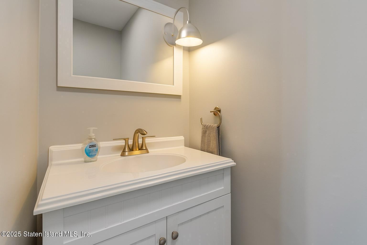 20 Helene Court Staten Island, NY 10309 - Photo 16 of 31 Half BR