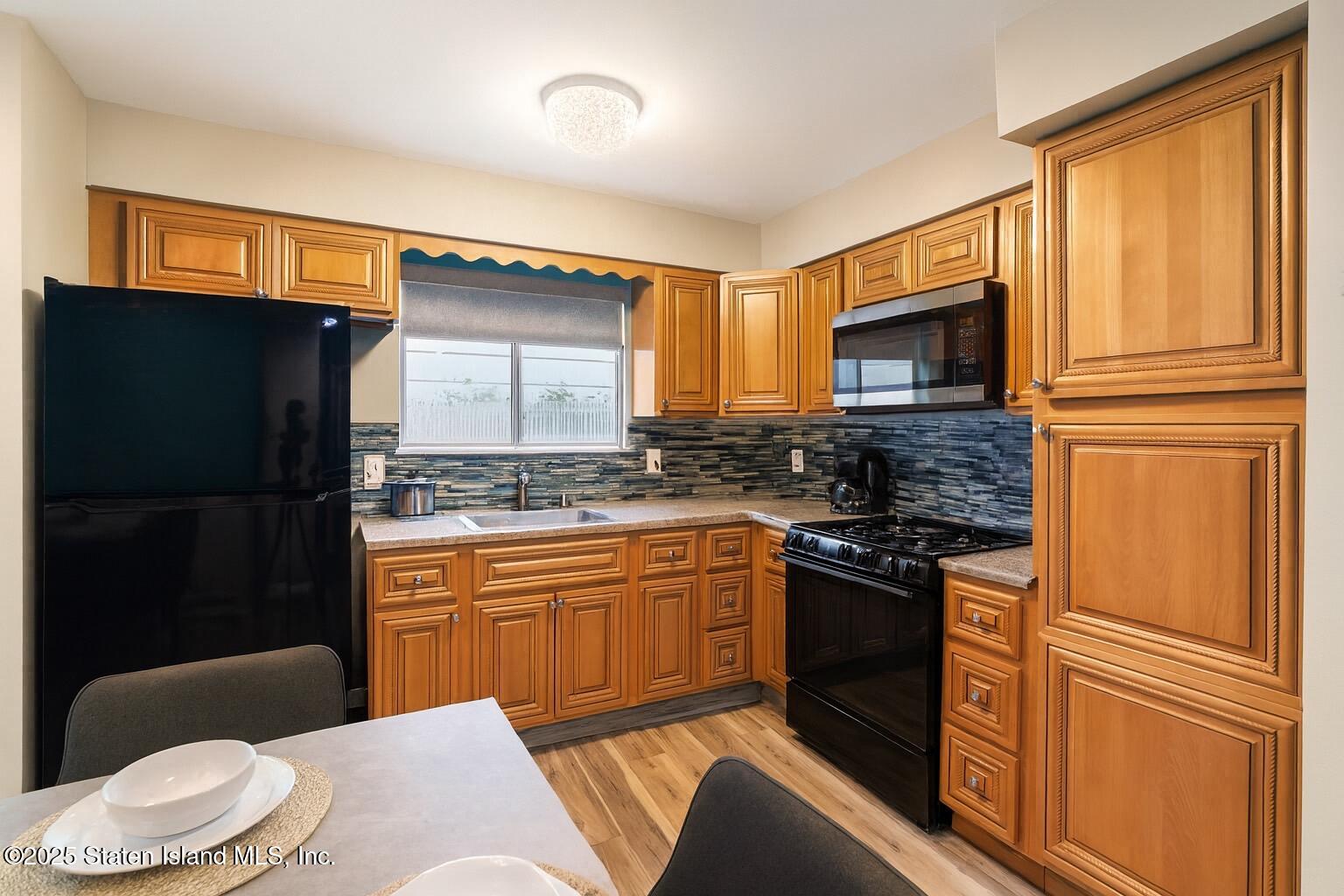 20 Helene Court Staten Island, NY 10309 - Photo 17 of 31 Apartment kitchen