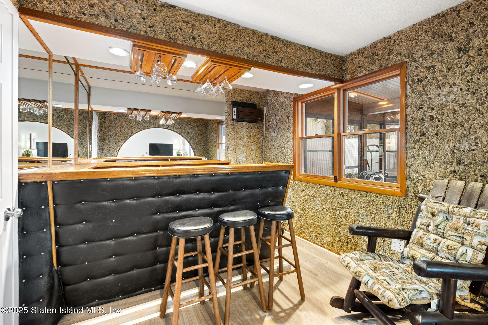 20 Helene Court Staten Island, NY 10309 - Photo 18 of 31 REC ROOM WET BAR