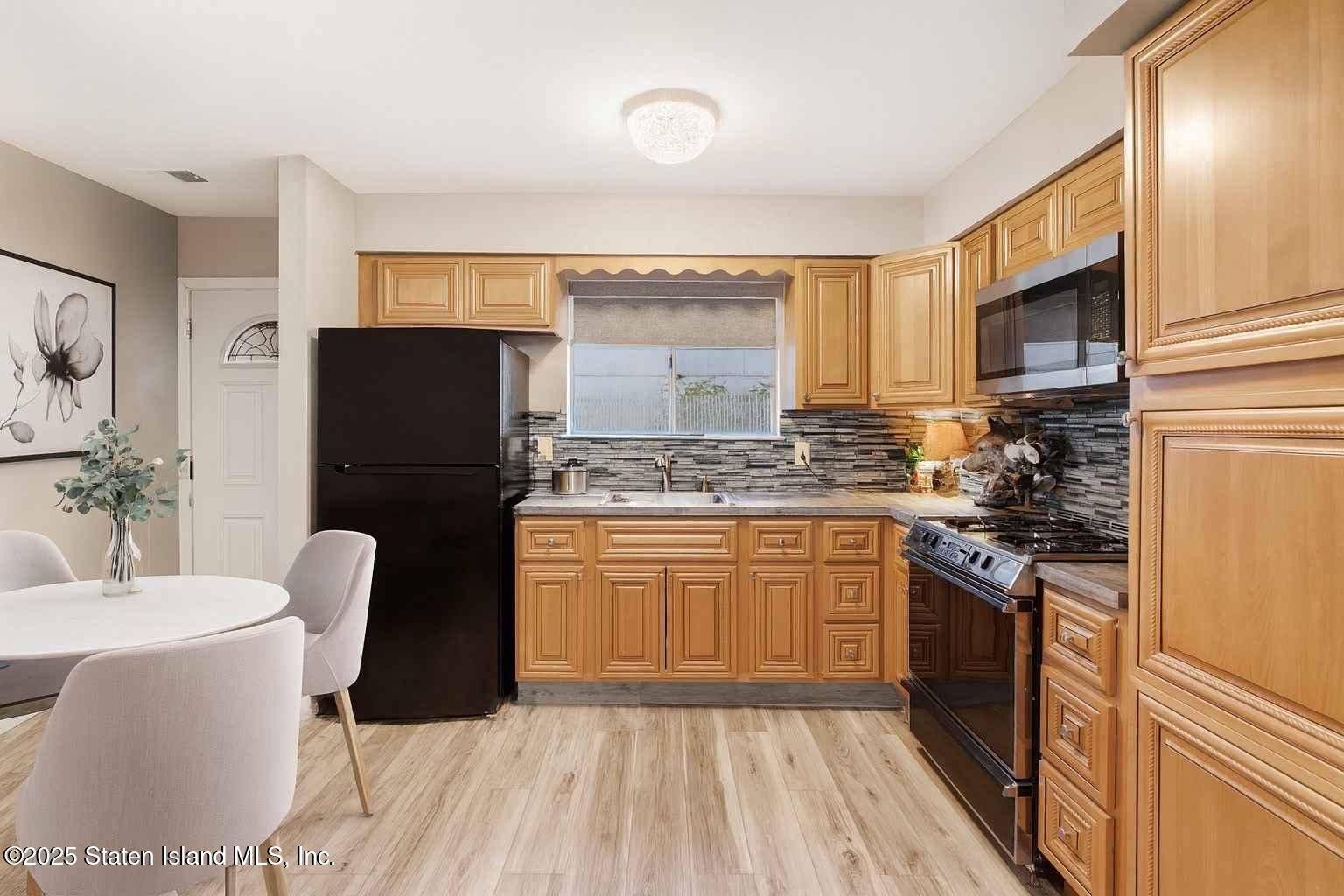 20 Helene Court Staten Island, NY 10309 - Photo 21 of 31 Kitchen apratment
