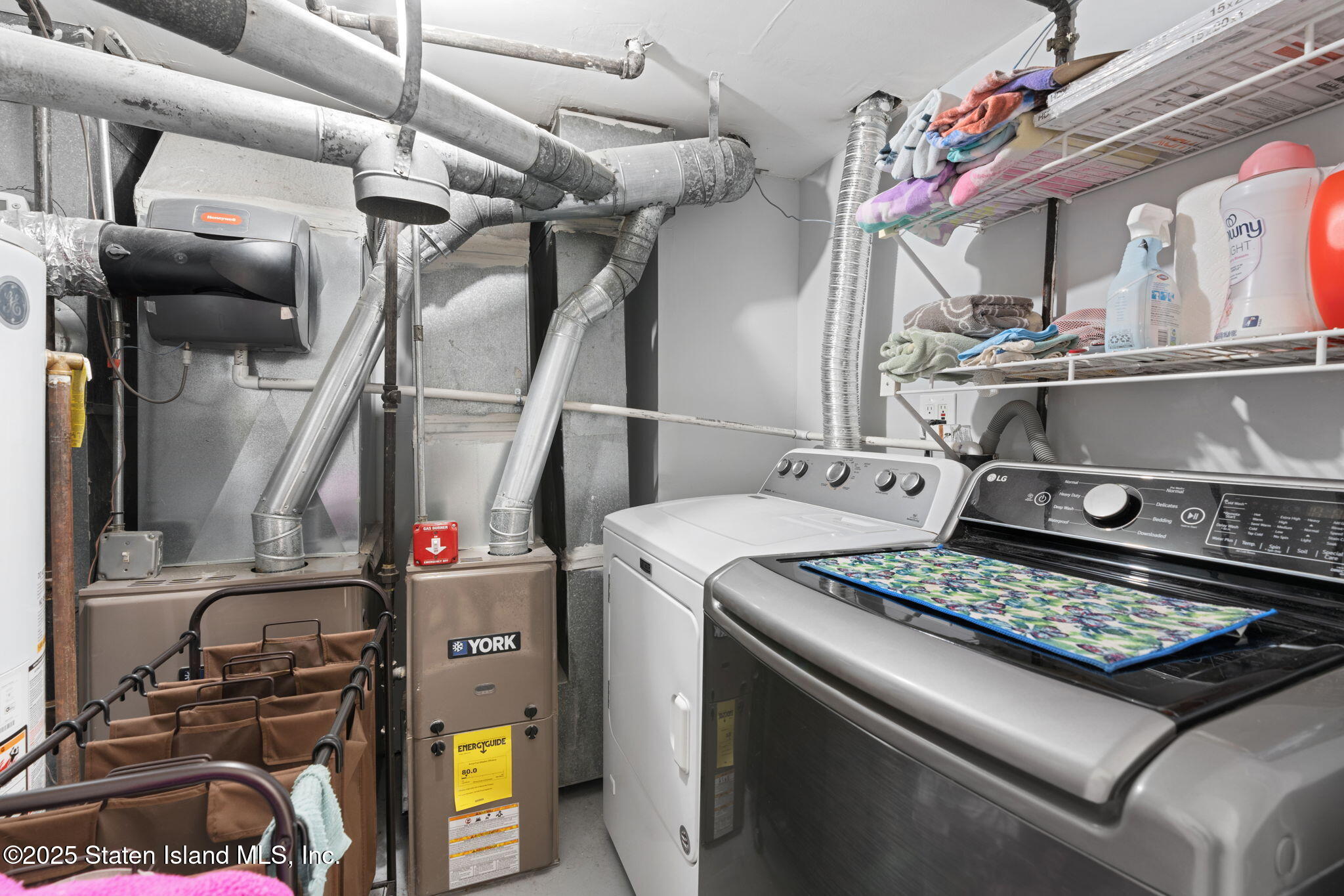 20 Helene Court Staten Island, NY 10309 - Photo 29 of 31 UTILITY ROOM