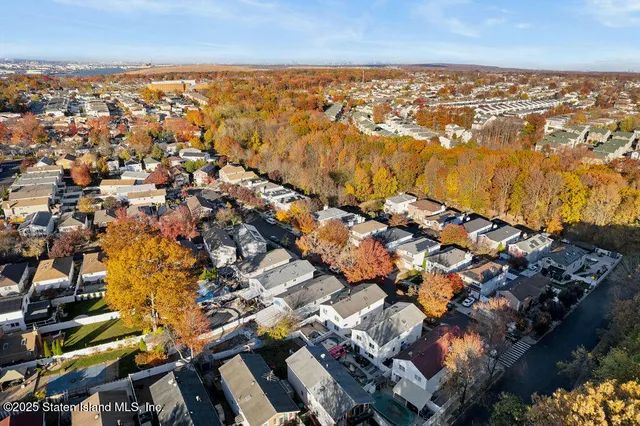 $1,249,000 | 20 Helene Court | Woodrow