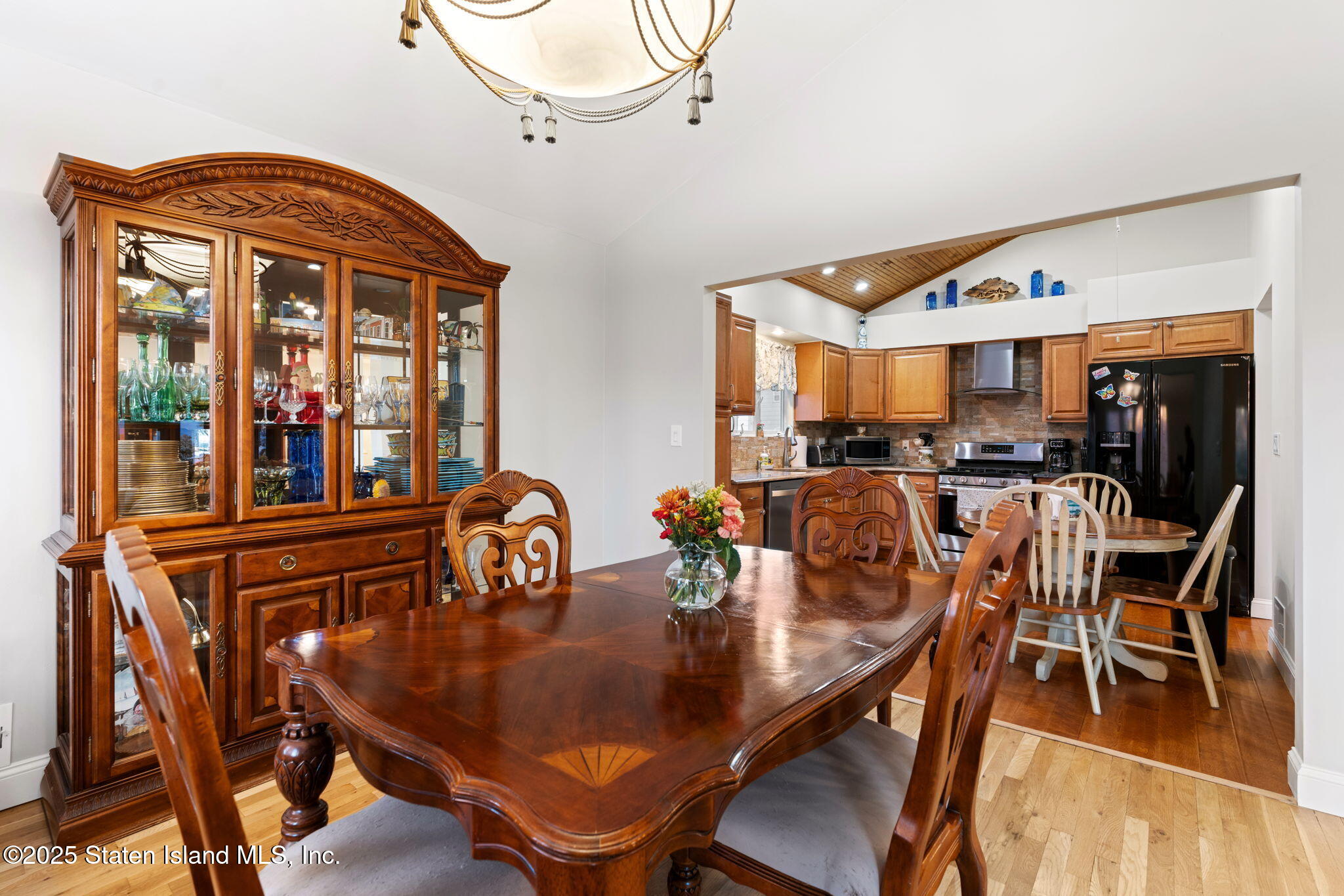 20 Helene Court Staten Island, NY 10309 - Photo 8 of 31 MAIN DINING ROOM