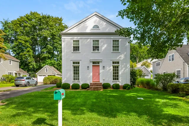 a view of a yard in front of house