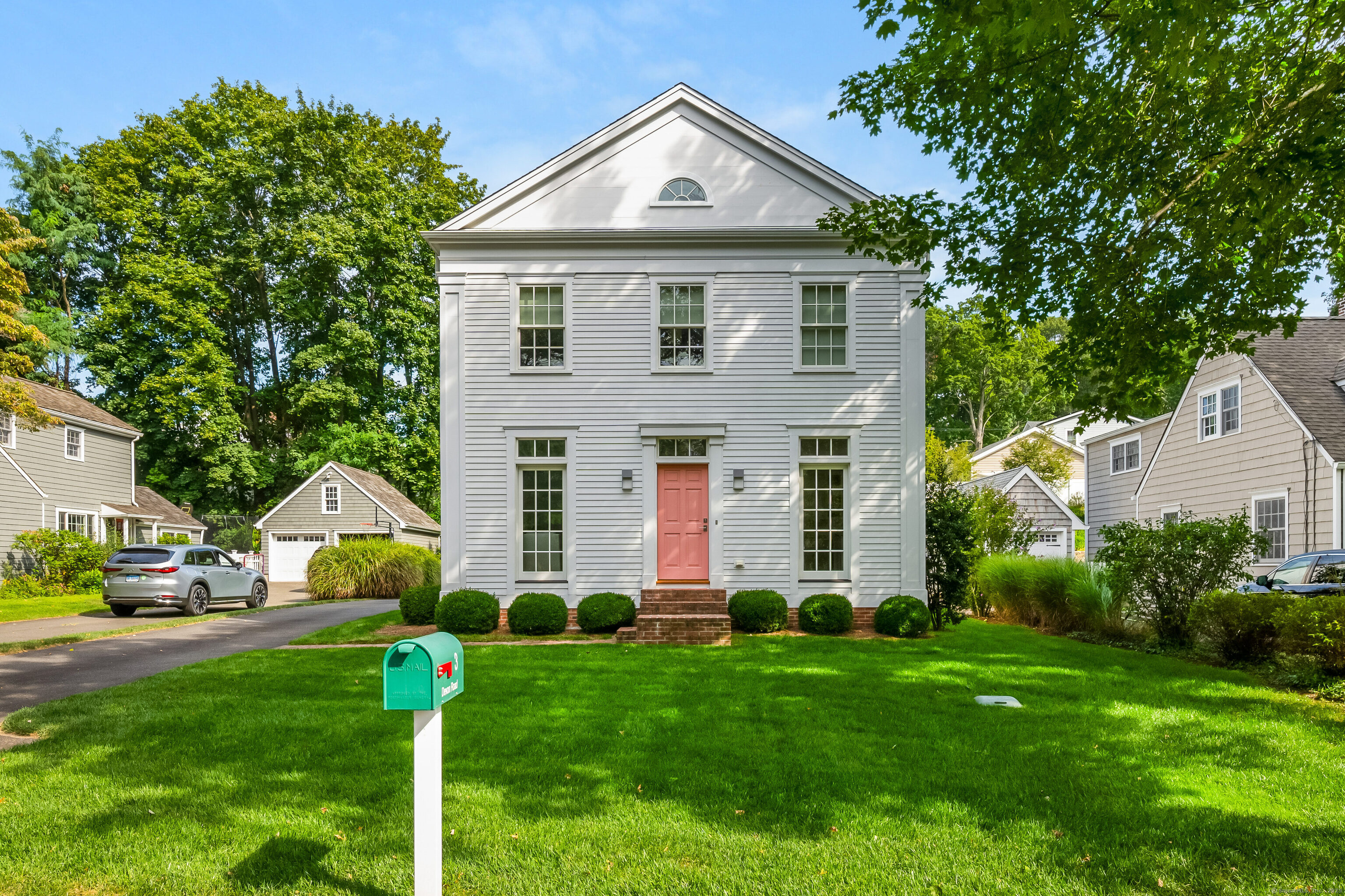 a view of a yard in front of house