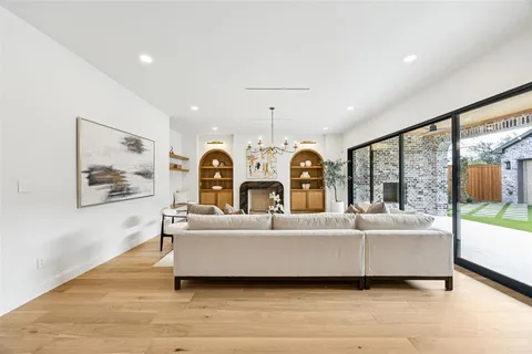 $3,125,000 | 6860 Southridge Drive, Dallas, TX 75214