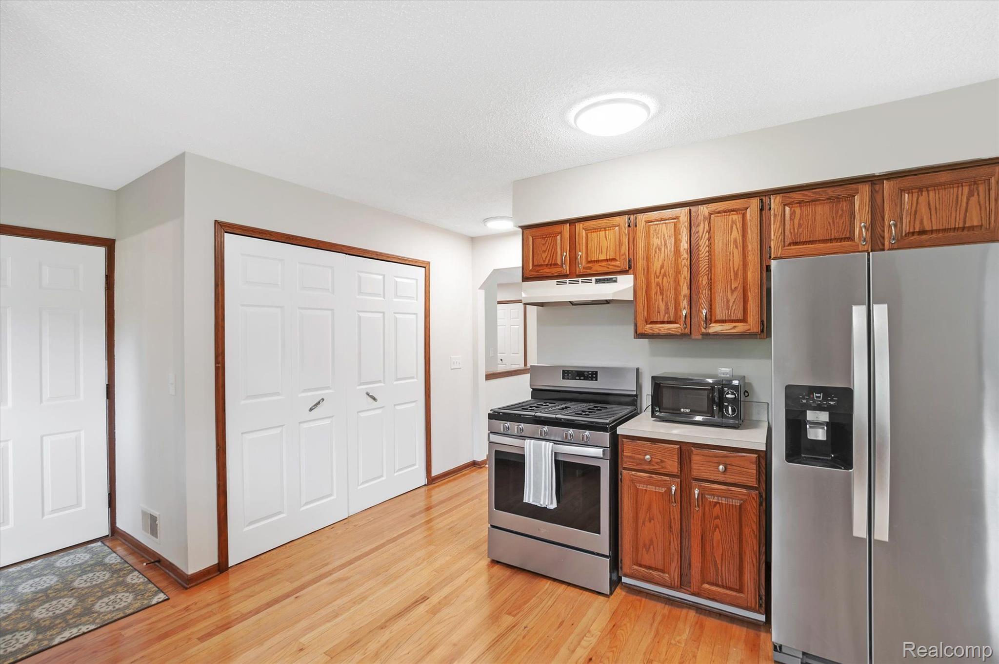 1674 North Hacker Road Howell, MI 48843 - Photo 10 of 40 1674 N Hacker Road