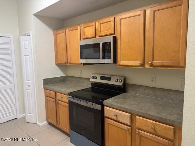 7920 Merrill Road, Unit 2004 Jacksonville, FL 32277 - Photo 4 of 13 a kitchen with a stove microwave and cabinets