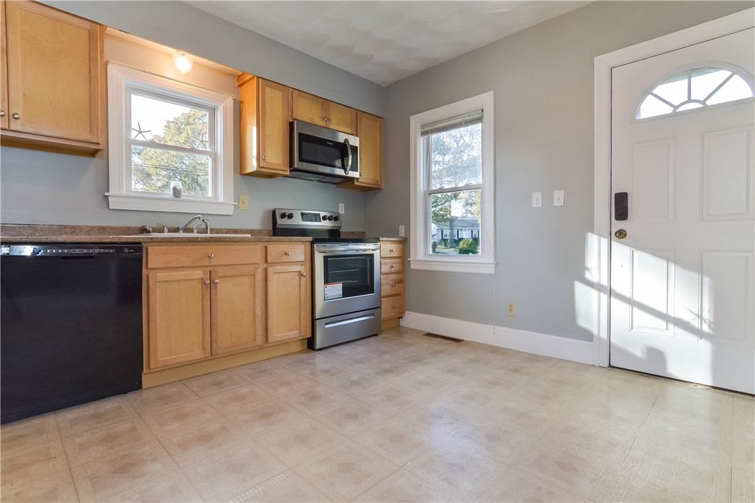 102 Davidson Road Warwick, RI 02886 - Photo 14 of 37