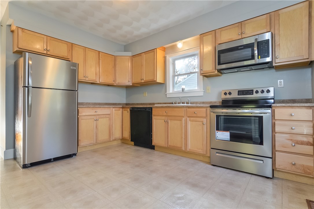 102 Davidson Road Warwick, RI 02886 - Photo 16 of 37